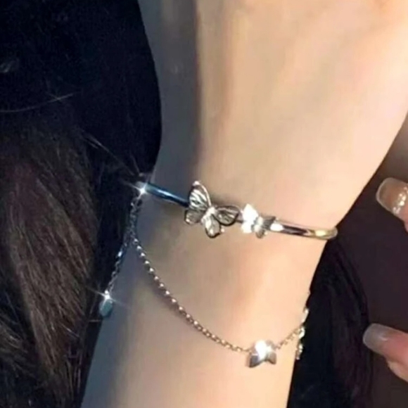 Silver dangle bracelet with butterfly charm, hand made by me!! USA delivery only - Picture 2 of 3